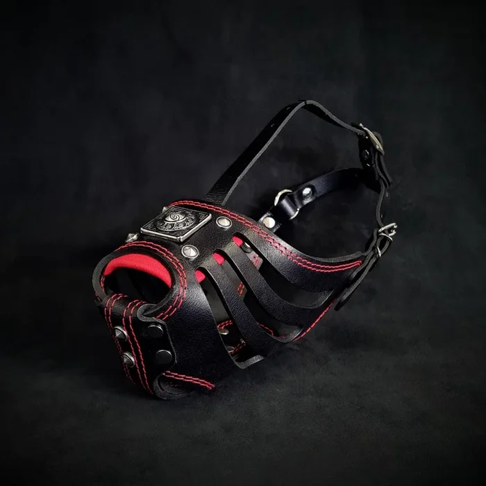 ”Eros” Basket Muzzle black & red