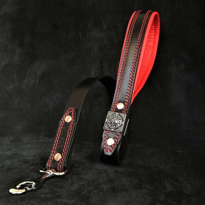 The “Eros” leash black & red