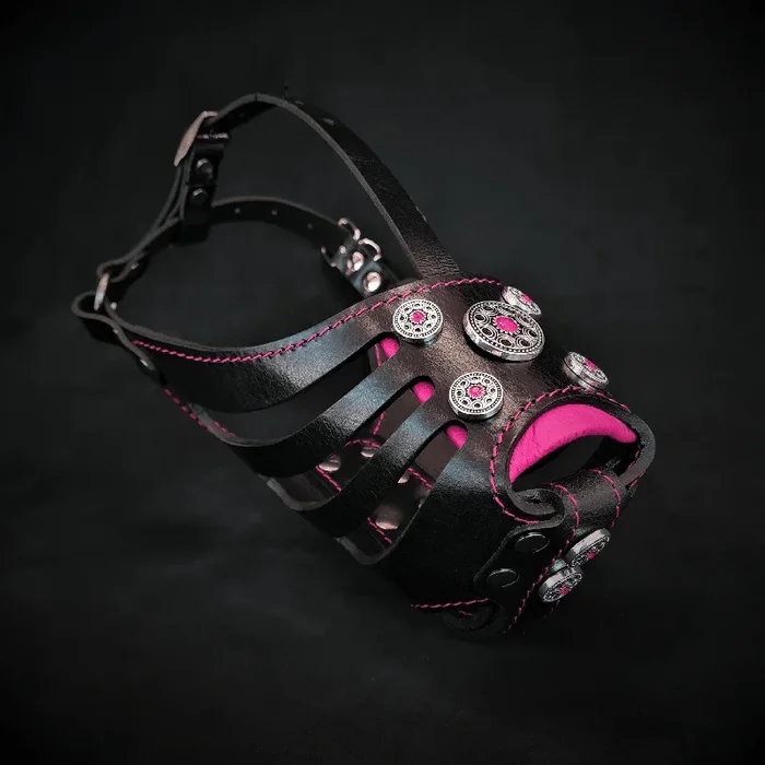 The ”Bijou” Basket Muzzle Black & Pink